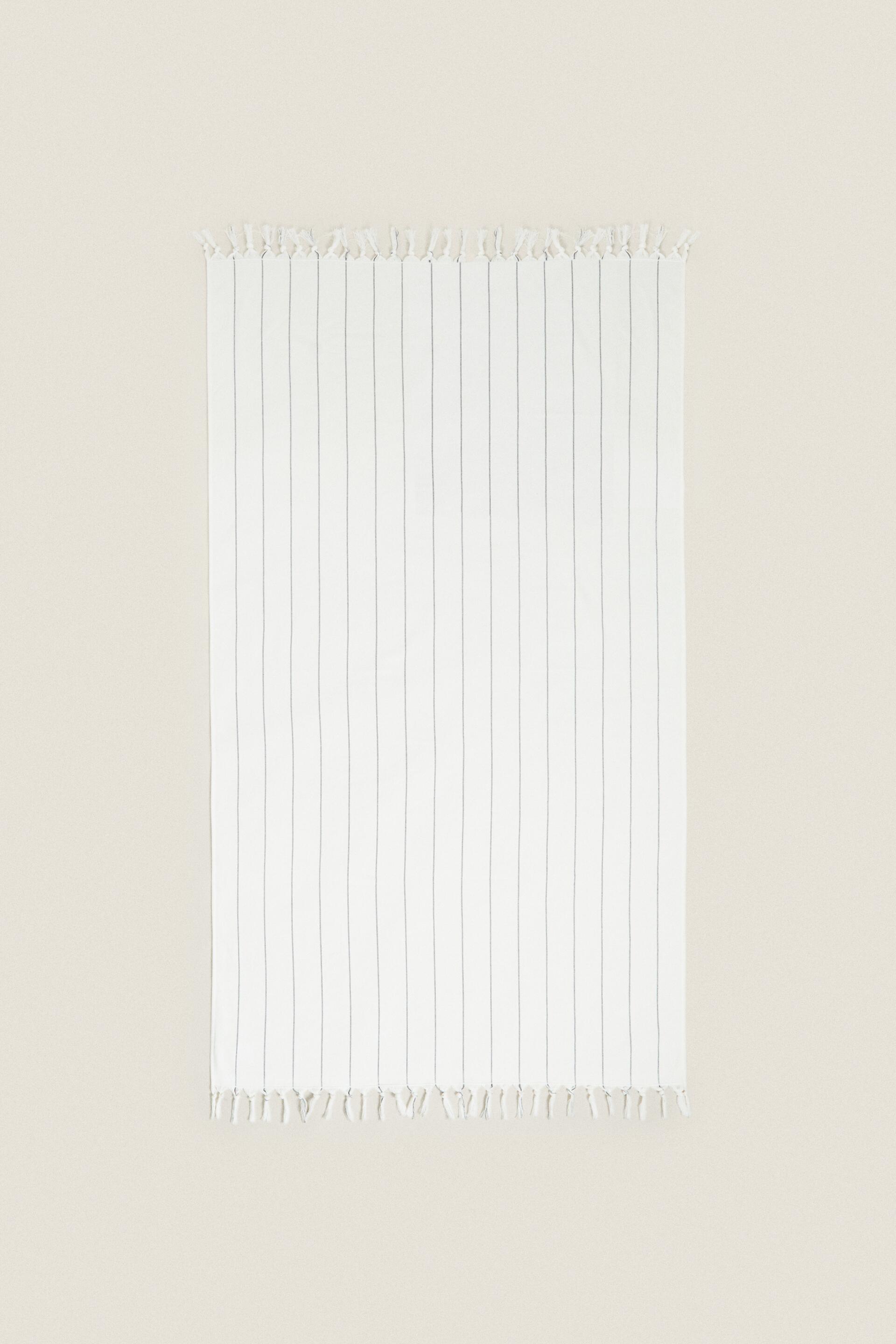 ПОЛОСАТОЕ ПЛЯЖНОЕ ПОЛОТЕНЦЕ
ПОЛОСАТОЕ ПЛЯЖНОЕ ПОЛОТЕНЦЕ