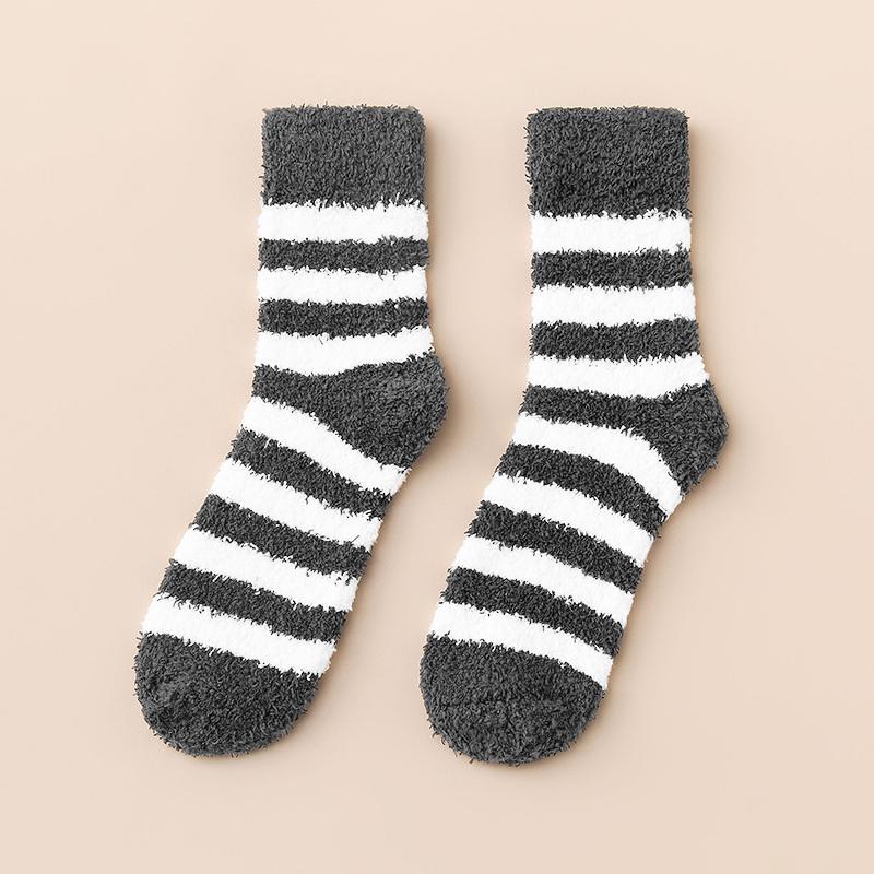 1/5 Pairs Men Women Winter Coral Fleece Mid Tube Socks Fashionable Stripes Thick Plush Warm Comfortable Home Casual Floor Socks One Size
1/5 Pairs Men Women Winter Coral Fleece Mid Tube Socks Fashionable Stripes Thick Plush Warm Comfortable Home Casual Floor Socks One Size