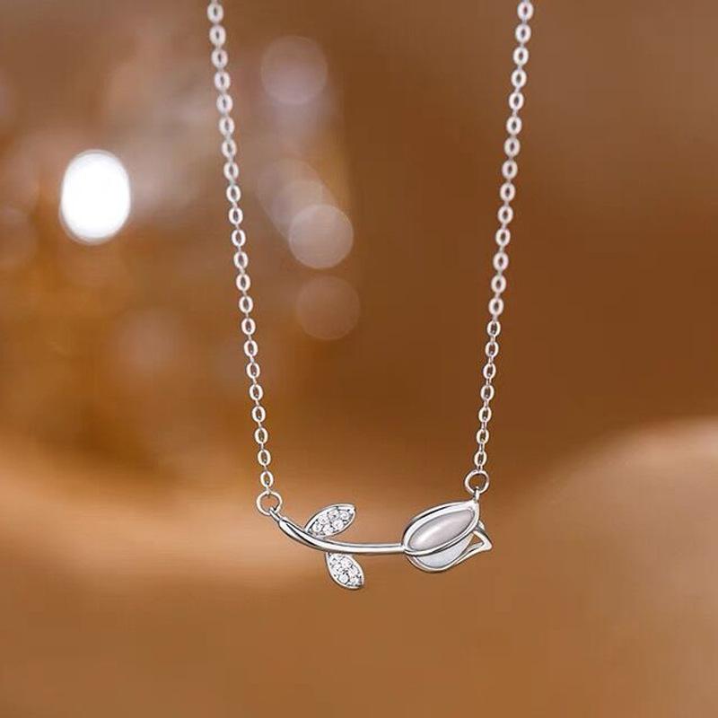 Tulip necklace for women s summer light luxury niche high-end clavicle chain for girlfriends
Tulip necklace for women s summer light luxury niche high-end clavicle chain for girlfriends