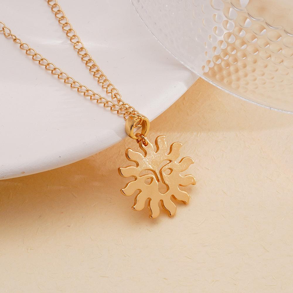 The Little Sun Pendant Necklace Features A Unique Clavicle Chain Design, Making It Suitable For Everyday Wear.
The Little Sun Pendant Necklace Features A Unique Clavicle Chain Design, Making It Suitable For Everyday Wear.