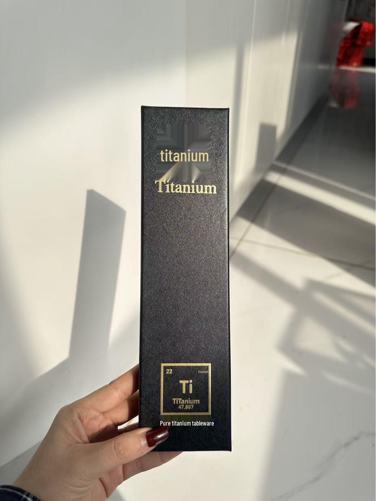 Titanium or Stainless Steel Chopsticks Gift Set: Options for 1 or 2 Pairs; Black Box with Lid Available for 5 Pairs.
Titanium or Stainless Steel Chopsticks Gift Set: Options for 1 or 2 Pairs; Black Box with Lid Available for 5 Pairs.