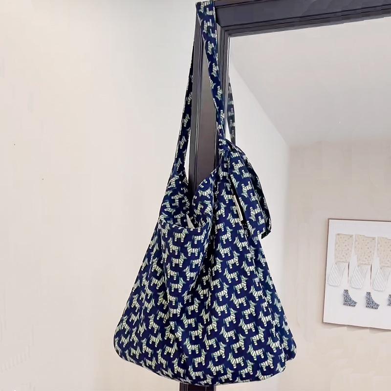 Winter new Taimei green little zebra corduroy canvas bag versatile lazy messenger bag women s shoulder bag
Winter new Taimei green little zebra corduroy canvas bag versatile lazy messenger bag women s shoulder bag