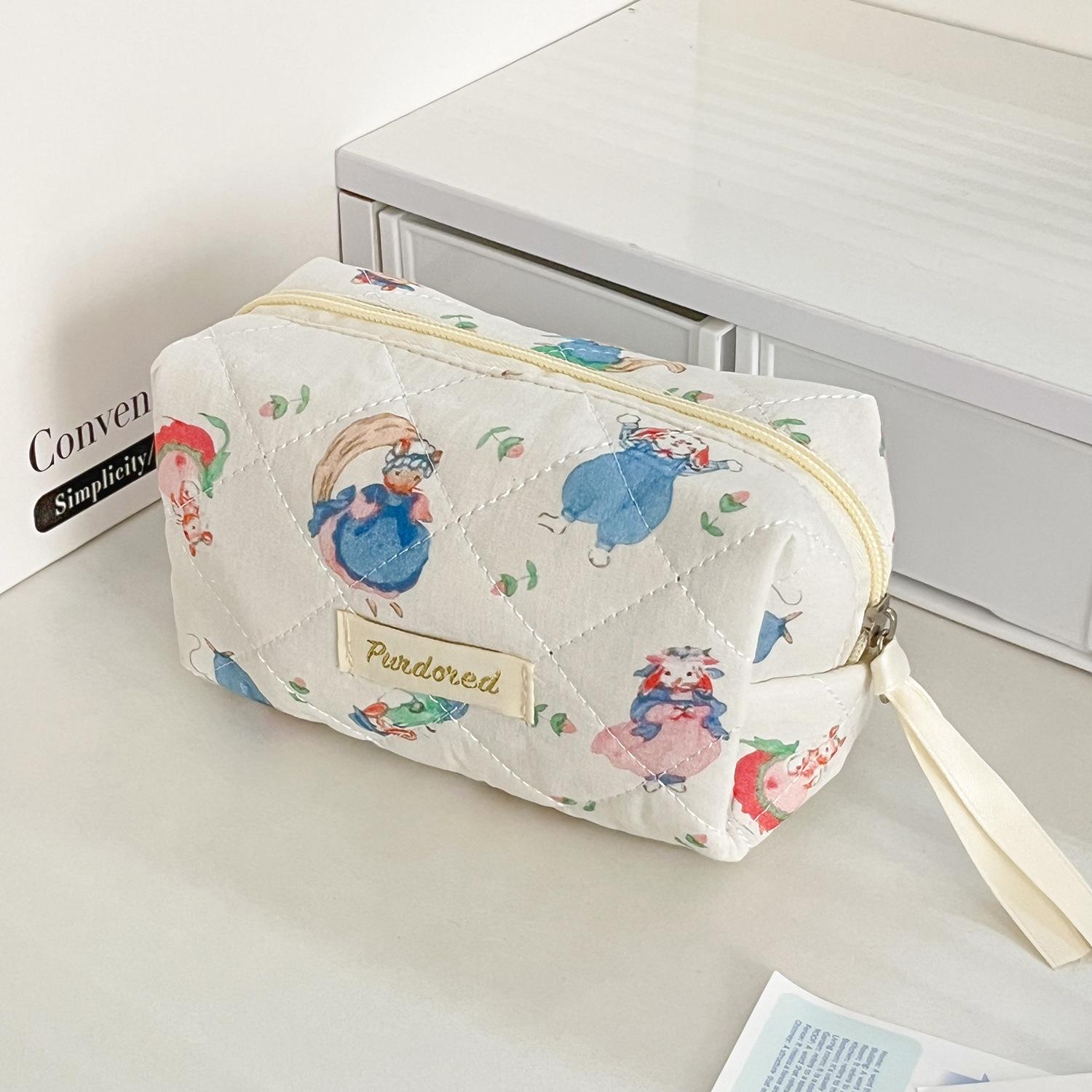 Cartoon Portable Cosmetic Bags for Women Travel Animal Print Toiletry Storage Ladeis Makeup Handbags Commuter Female Pencil Case
Cartoon Portable Cosmetic Bags for Women Travel Animal Print Toiletry Storage Ladeis Makeup Handbags Commuter Female Pencil Case