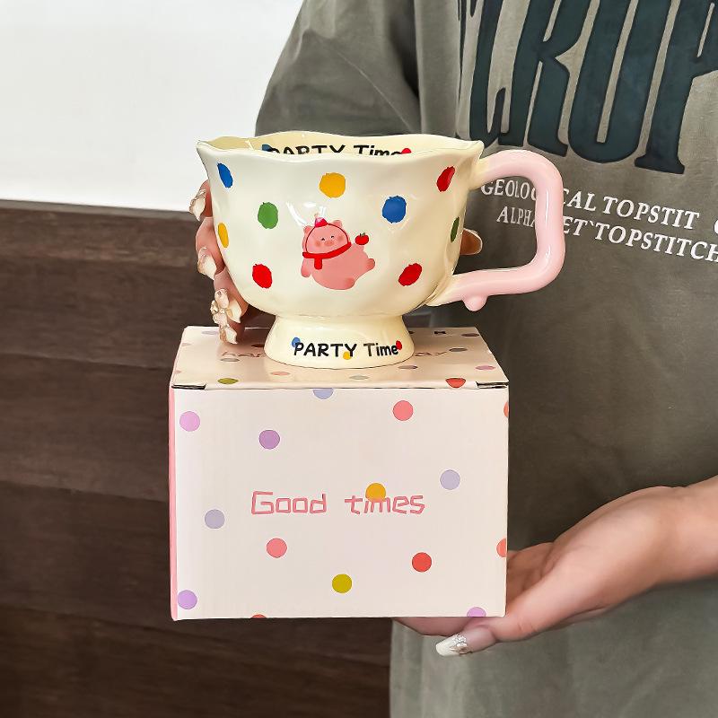 Керамическая кружка для девочек Милая домашняя чашка для питья Забавные кофейные чашки Оригинальные чашки для завтрака Персонализированный подарок Пивные кружки Посуда Бар 370ML
Керамическая кружка для девочек Милая домашняя чашка для питья Забавные кофейные чашки Оригинальные чашки для завтрака Персонализированный подарок Пивные кружки Посуда Бар 370ML