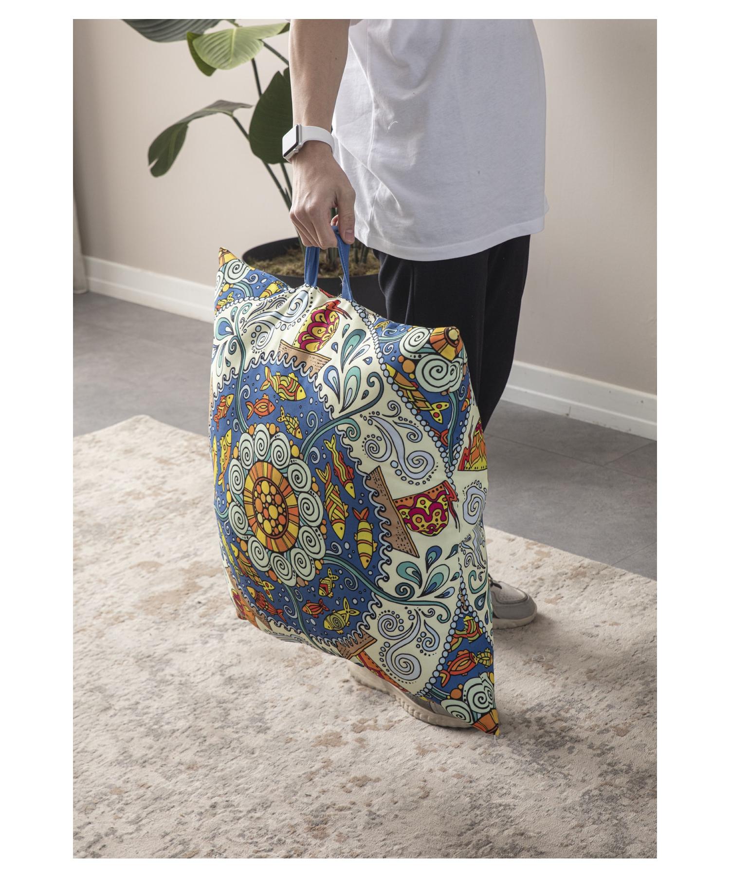 Декоративная квадратная напольная подушка с внутренним наполнением
Декоративная квадратная напольная подушка с внутренним наполнением