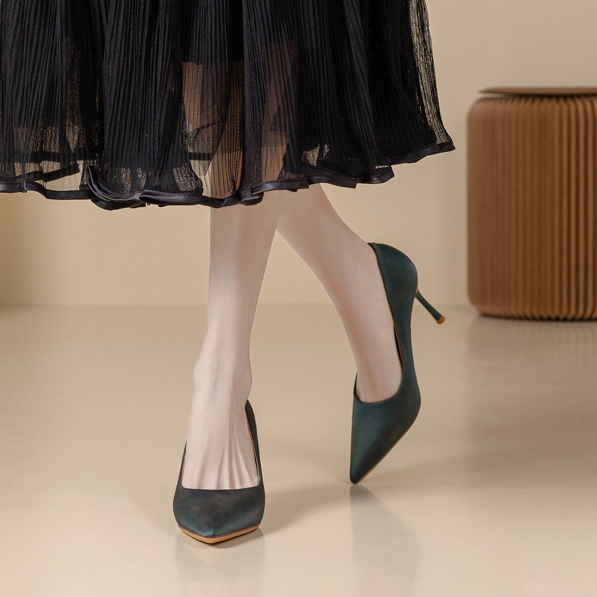 Thin heel pointed head shallow mouth niche high heels children retro 2025 spring and summer new banquet shoes office single shoes 34
Thin heel pointed head shallow mouth niche high heels children retro 2025 spring and summer new banquet shoes office single shoes 34