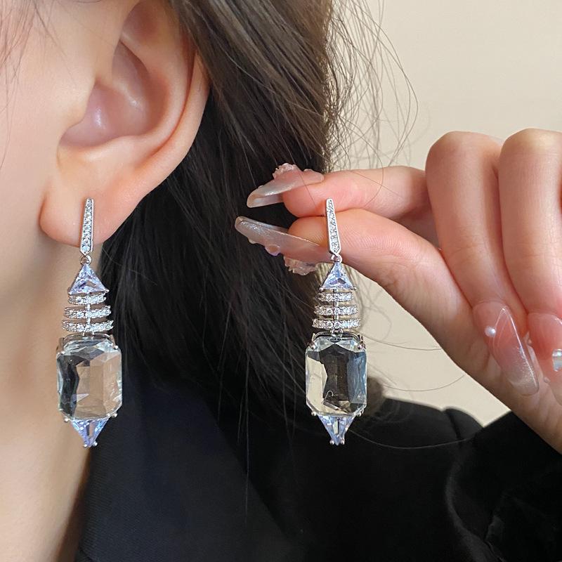 Серьги-кисточки «Серебряная игла» - Модные длинные висячие серьги в изысканном стиле
Серьги-кисточки «Серебряная игла» - Модные длинные висячие серьги в изысканном стиле