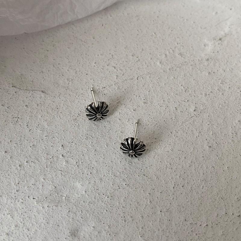 Ретро Уличная Одежда Цветочные Серьги-гвоздики для Мужчин и Женщин - Индивидуальный Японский Корейский Стиль, Совершенно Новые Серьги
Ретро Уличная Одежда Цветочные Серьги-гвоздики для Мужчин и Женщин - Индивидуальный Японский Корейский Стиль, Совершенно Новые Серьги