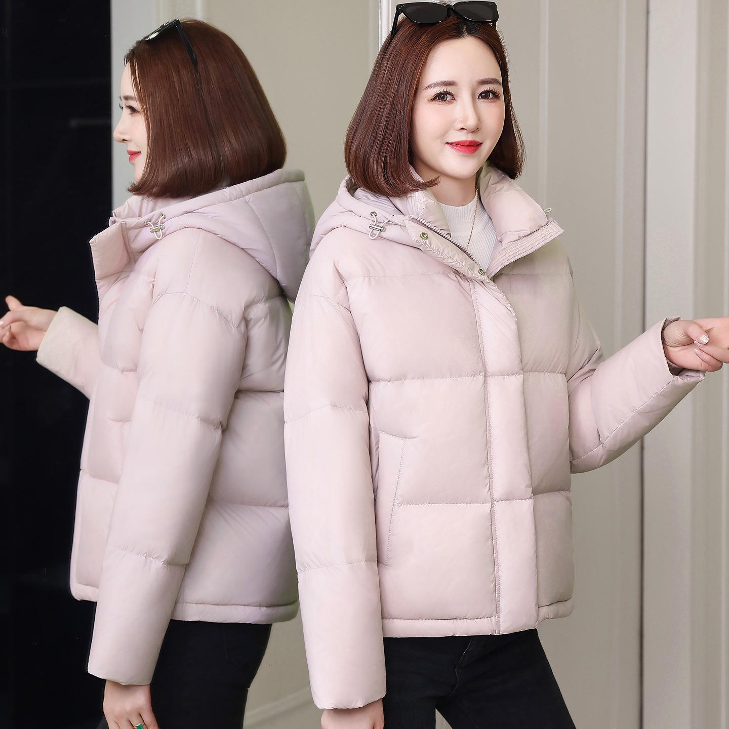 Женский короткий пуховик - Новая мода 2025 года, Маленький пуховик с капюшоном из утиного пуха, Зимнее пальто, теплое и утолщенное. XXL (For 135-155 lbs)
Женский короткий пуховик - Новая мода 2025 года, Маленький пуховик с капюшоном из утиного пуха, Зимнее пальто, теплое и утолщенное. XXL (For 135-155 lbs)