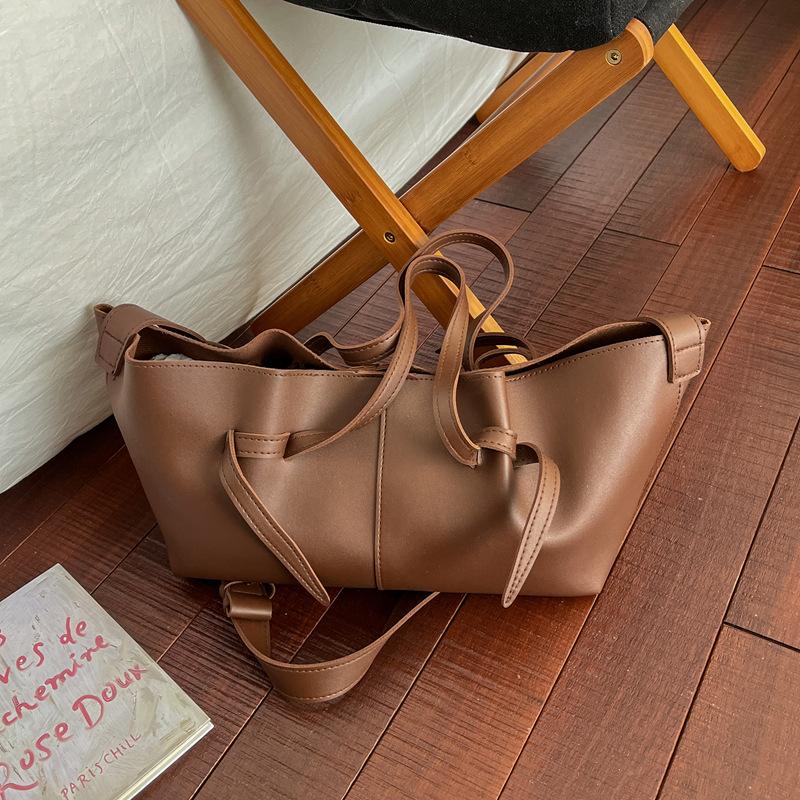 Women s Wings Crossbody Bag With Double Shoulder Straps Casual Large Capacity Commuting Tote Bag коричневий
Women s Wings Crossbody Bag With Double Shoulder Straps Casual Large Capacity Commuting Tote Bag коричневий