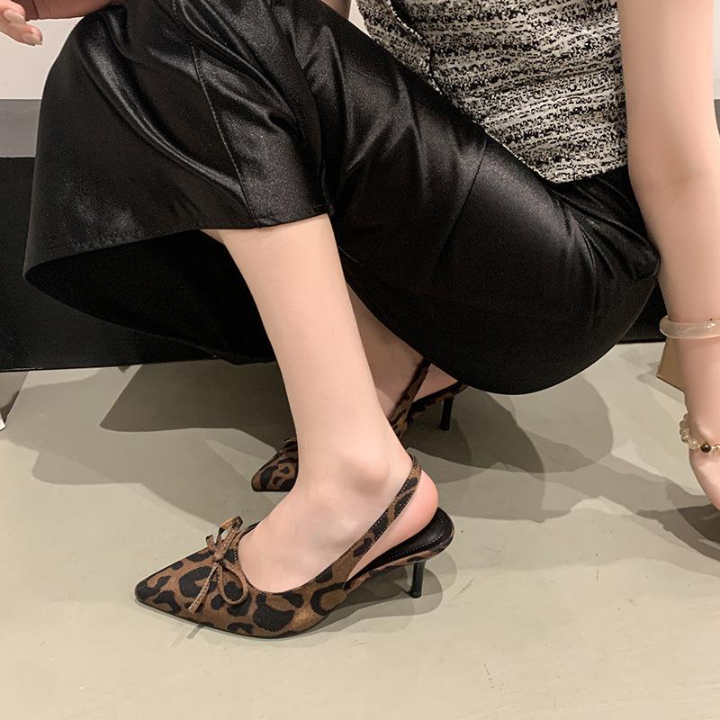 2025 summer new fashion casual bag head sandals thin heel shallow mouth pointed empty sandals women 42 леопард друку кольору
2025 summer new fashion casual bag head sandals thin heel shallow mouth pointed empty sandals women 42 леопард друку кольору