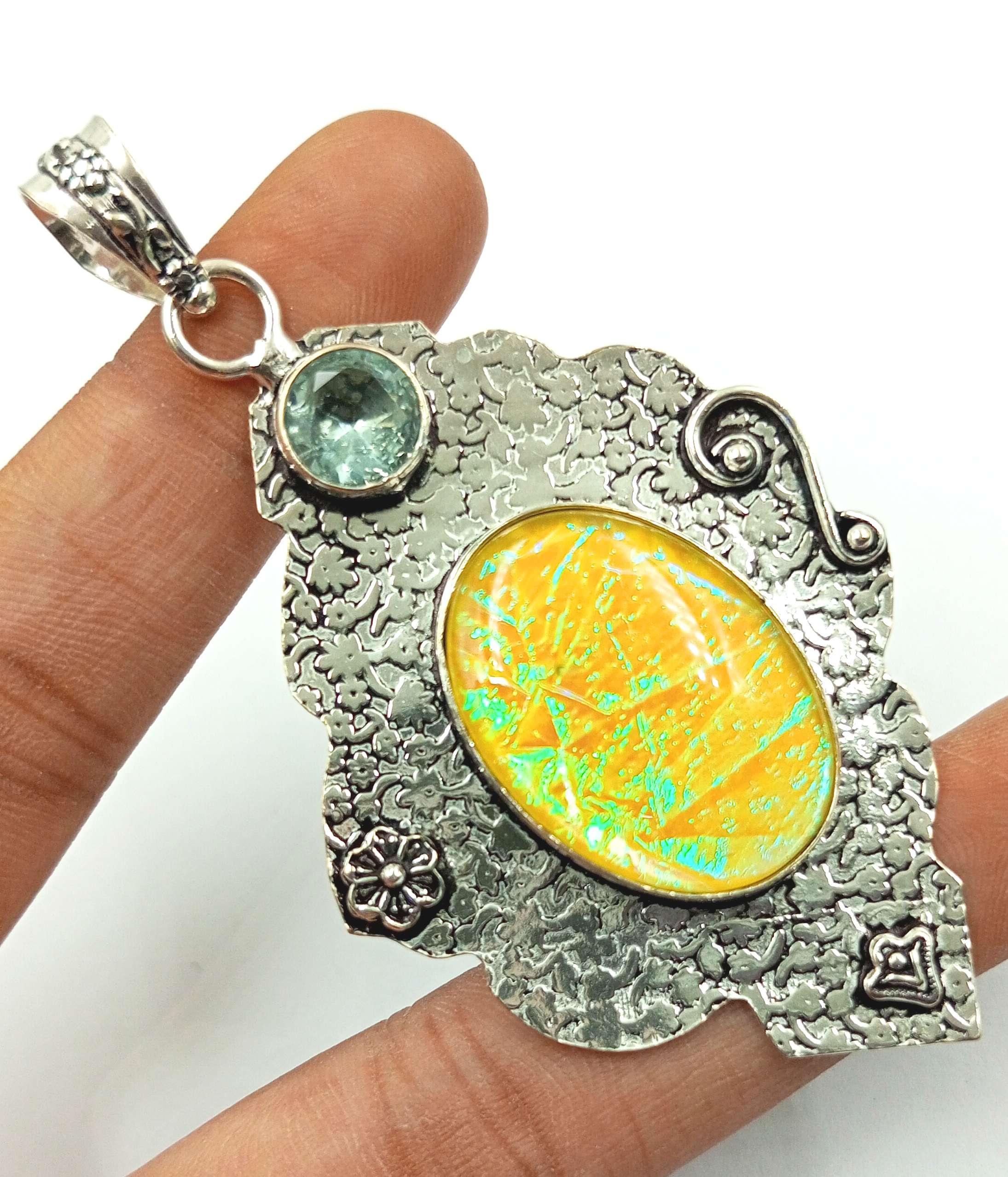 Dichoric Glass Gemstone 925 Sterling Silver Plated Women s Gifted Pendant UUOL-P34
Dichoric Glass Gemstone 925 Sterling Silver Plated Women s Gifted Pendant UUOL-P34