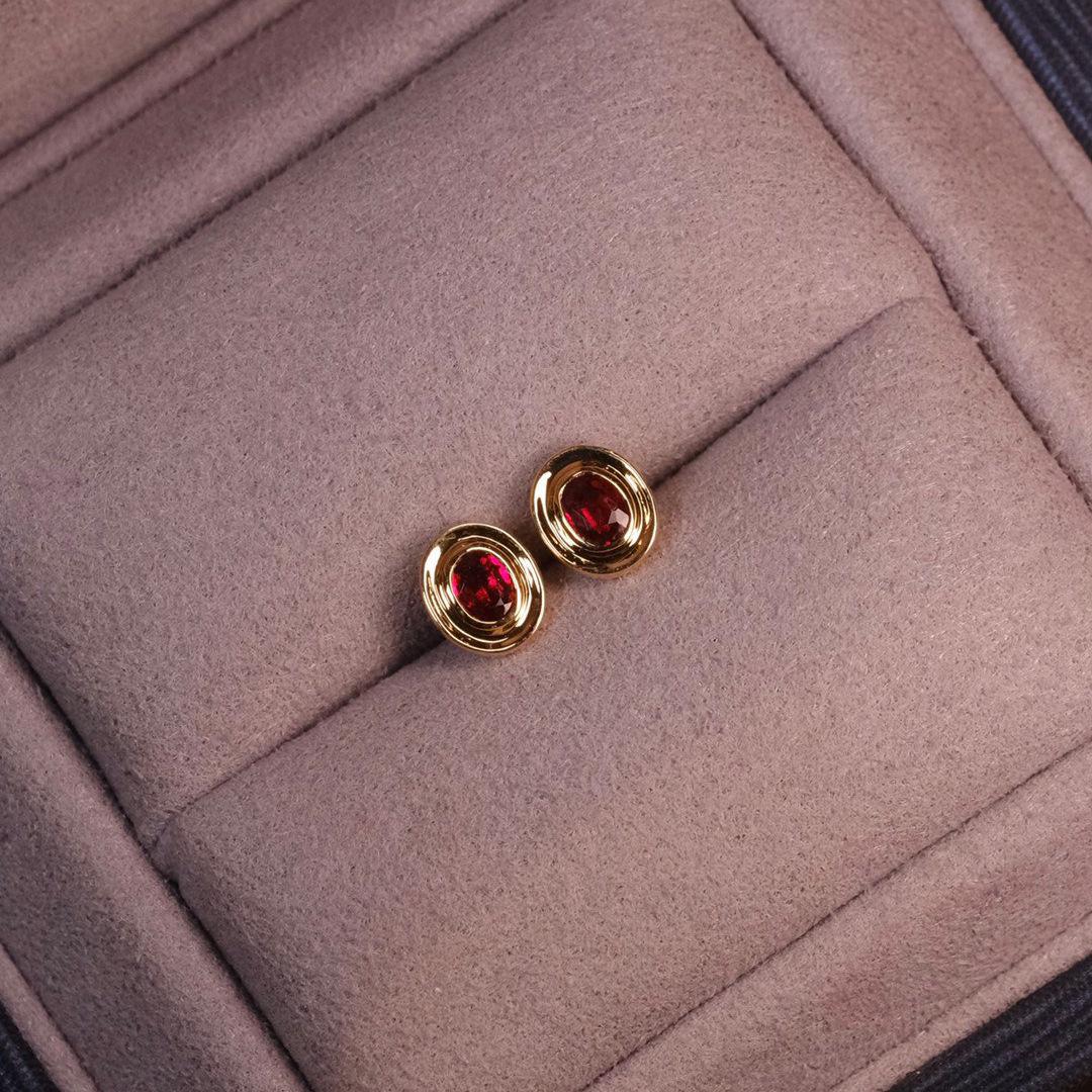 Simple Classic Gold-Plated S925 Sterling Silver Oval Diamond Stud Earrings for Women s925 Sterling Silver
Simple Classic Gold-Plated S925 Sterling Silver Oval Diamond Stud Earrings for Women s925 Sterling Silver
