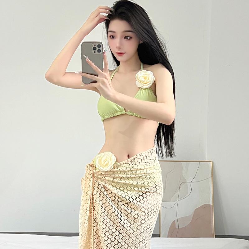 Elegant Three-Piece Halter Bikini Set with 3D Floral Design & Split Long Skirt - Perfect for Women’s Hot Springs and Vacations M
Elegant Three-Piece Halter Bikini Set with 3D Floral Design & Split Long Skirt - Perfect for Women’s Hot Springs and Vacations M