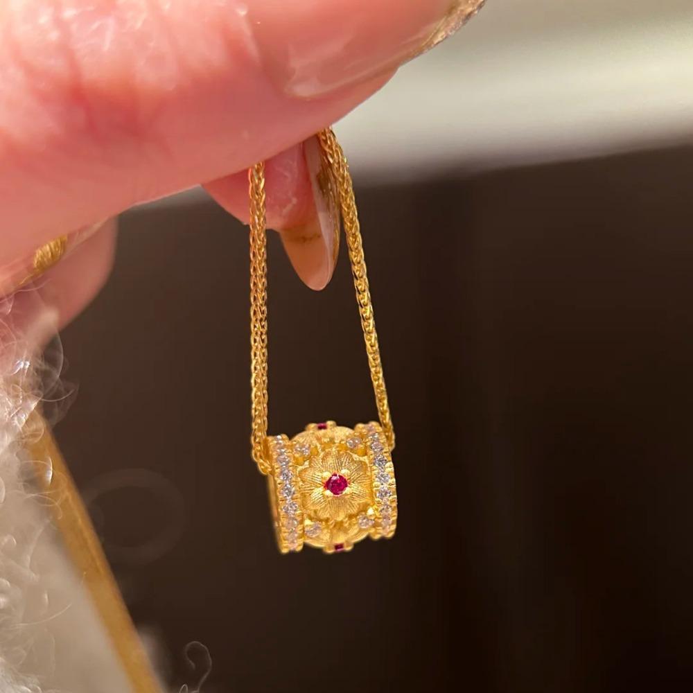 Elegant Red Corundum Sunflower Pendant Necklace Chinese Style Ruby Collarbone Chain for Women
Elegant Red Corundum Sunflower Pendant Necklace Chinese Style Ruby Collarbone Chain for Women