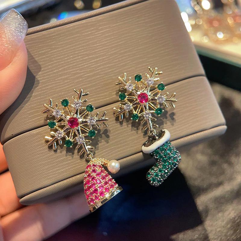 Fashion Christmas Tree Stars Shiny Rhinestone Earrings Ladies New Year Party Elegant Temperament Charm Zircon Gift
Fashion Christmas Tree Stars Shiny Rhinestone Earrings Ladies New Year Party Elegant Temperament Charm Zircon Gift