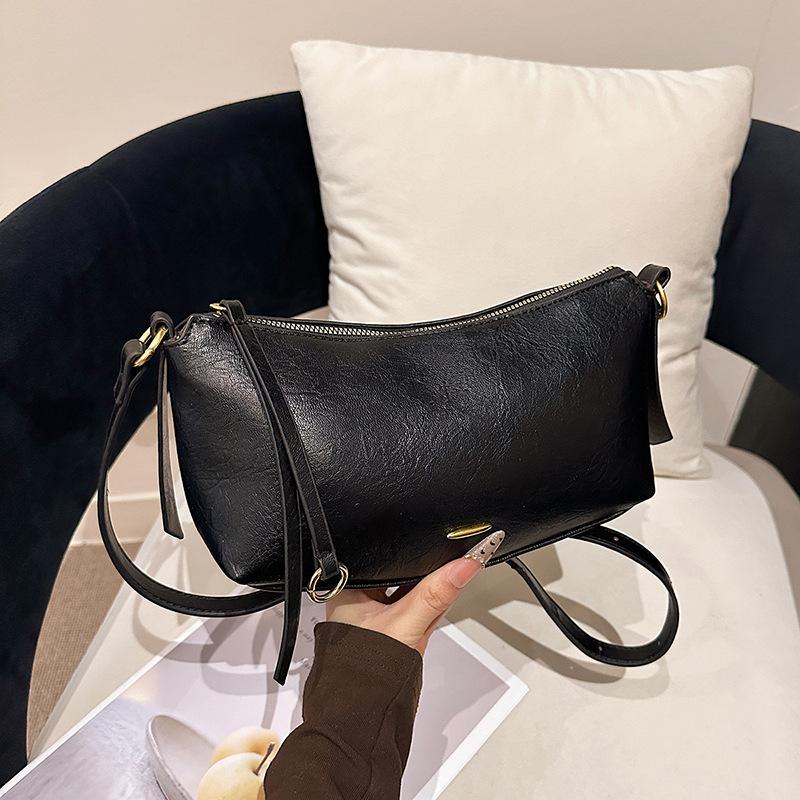 Trendy Spring Minimalist Dumpling Shoulder Bag Casual and Simple Crossbody Bag Soft Leather Underarm for Women Commuting Bag чёрный
Trendy Spring Minimalist Dumpling Shoulder Bag Casual and Simple Crossbody Bag Soft Leather Underarm for Women Commuting Bag чёрный
