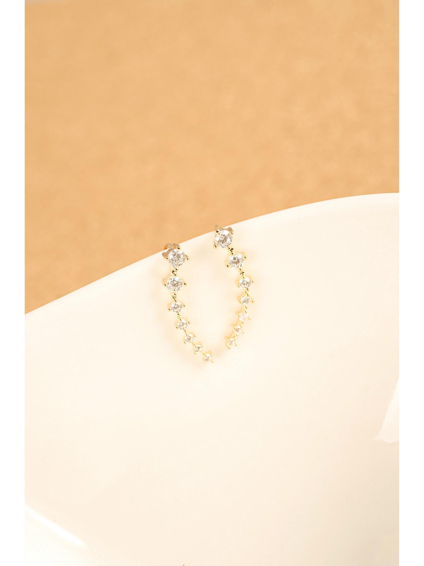 Европейские и американские дизайнерские серьги-крючки в виде 7 звезд со стразами, женские длинные серьги
Европейские и американские дизайнерские серьги-крючки в виде 7 звезд со стразами, женские длинные серьги