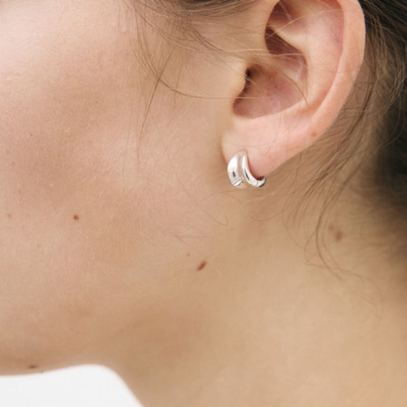 poery Huggie Hoops Silver
poery Huggie Hoops Silver