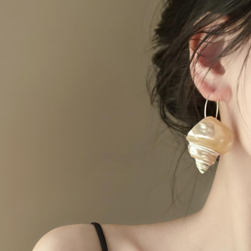 Holiday wind conch shell earrings summer small fresh new versatile earrings niche high-end earrings women
Holiday wind conch shell earrings summer small fresh new versatile earrings niche high-end earrings women