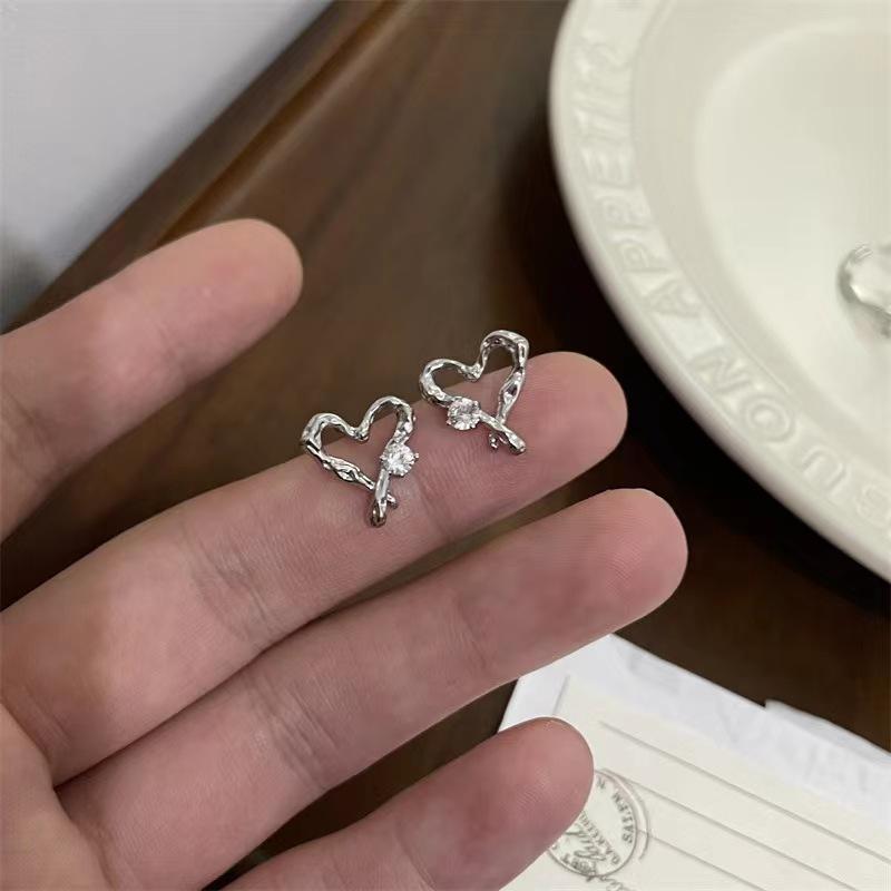 Exquisite Versatile Hollow Love Zircon Earrings Women S Summer Spice Girl Earrings Niche Special Design Earrings
Exquisite Versatile Hollow Love Zircon Earrings Women S Summer Spice Girl Earrings Niche Special Design Earrings