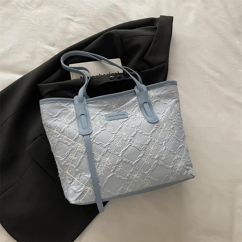 Large-capacity shopping tote bag, armpit bag, new bag, women s bag, popular shoulder bag, handbag, bag.
Large-capacity shopping tote bag, armpit bag, new bag, women s bag, popular shoulder bag, handbag, bag.