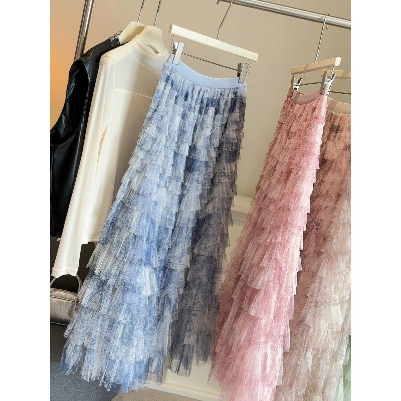 Korean fashion gradual change of color elastic waist tie-dye mesh skirt women s spring and autumn new medium and long cake skirt one size синий
Korean fashion gradual change of color elastic waist tie-dye mesh skirt women s spring and autumn new medium and long cake skirt one size синий