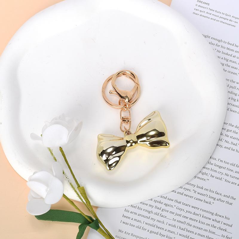 Кулон в виде ключа-банта: Элегантный женский брелок для сумки и брелок для ключей автомобиля в подарок
Кулон в виде ключа-банта: Элегантный женский брелок для сумки и брелок для ключей автомобиля в подарок