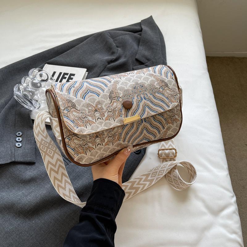 2024 літо нова проста модна маленька квадратна сумка проста модна сумка через плече жіноча іноземного стилю модна сумка-месенджер жіноча хакі
2024 літо нова проста модна маленька квадратна сумка проста модна сумка через плече жіноча іноземного стилю модна сумка-месенджер жіноча хакі