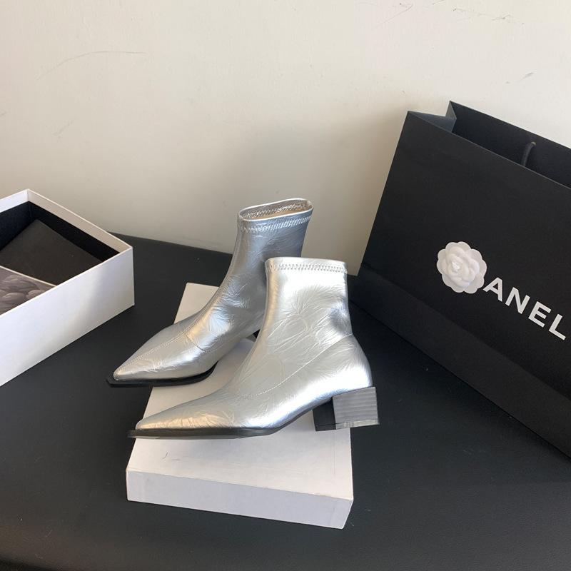 осень-зима 2025 новые остроносые короткие ботинки женские ботинки модные толстый каблук тонкие ботинки нишевый дизайн ботинки Мартин 40 серебряный
осень-зима 2025 новые остроносые короткие ботинки женские ботинки модные толстый каблук тонкие ботинки нишевый дизайн ботинки Мартин 40 серебряный