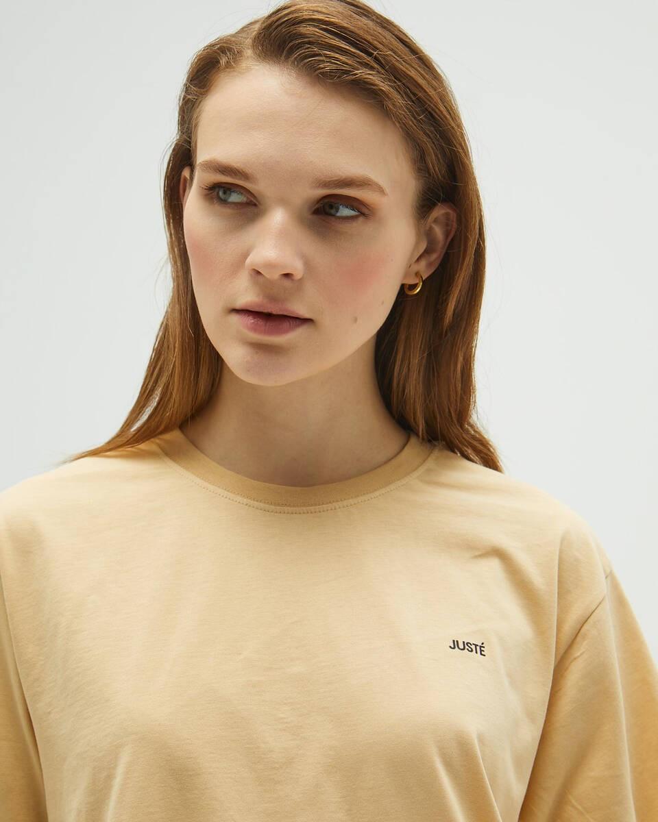 Бежевая длинная футболка унисекс оверсайз
Бежевая длинная футболка унисекс оверсайз