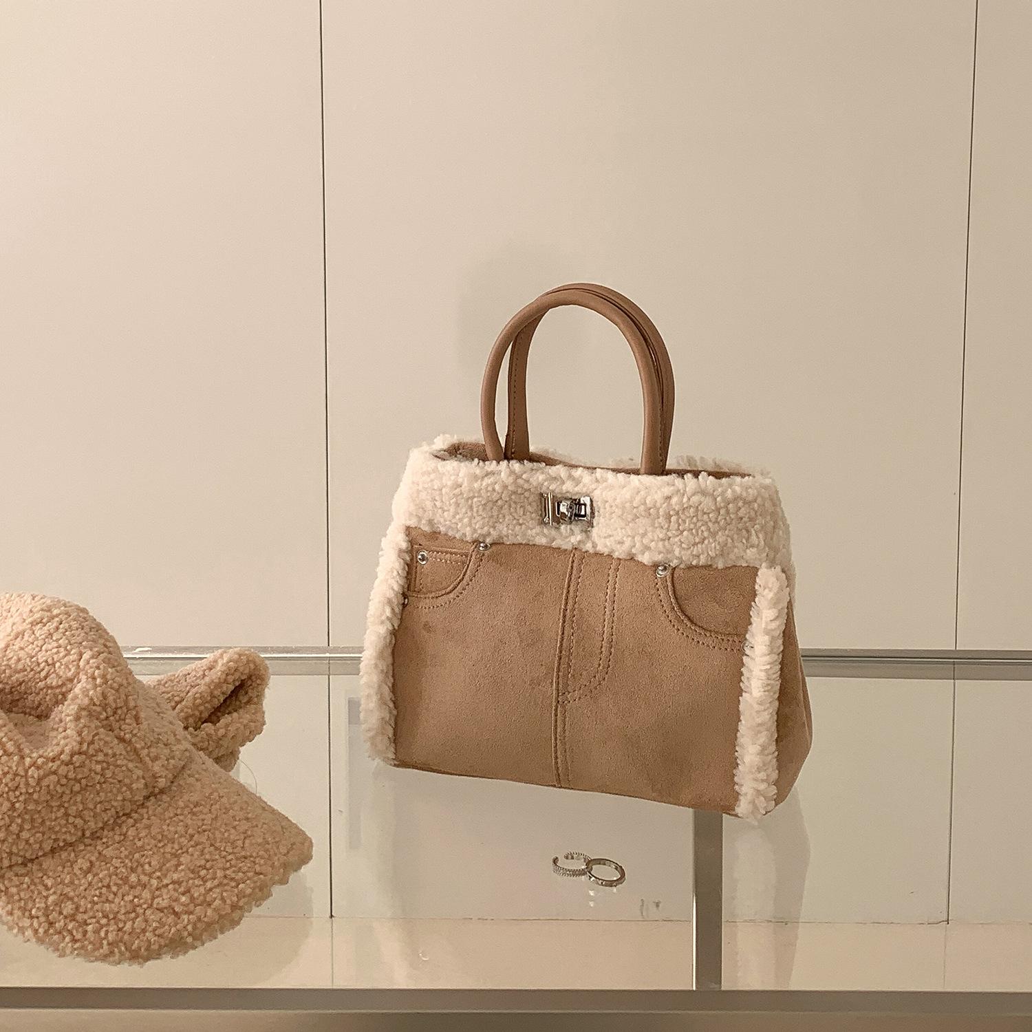 Fashion Lamb Wool Tote Top Handle Women s Handbags and Purses Retro Faux Fur Bags for Women Shoulder Crossbody Bag Purses
Fashion Lamb Wool Tote Top Handle Women s Handbags and Purses Retro Faux Fur Bags for Women Shoulder Crossbody Bag Purses