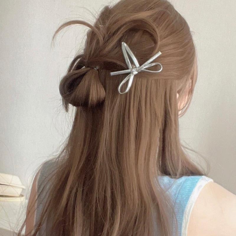Korean Ins Silver Leather Hairpin With Bow Knot Edge Clip Popular Duck Mouth Clip Elegant One Line Edge Clip Headwear
Korean Ins Silver Leather Hairpin With Bow Knot Edge Clip Popular Duck Mouth Clip Elegant One Line Edge Clip Headwear