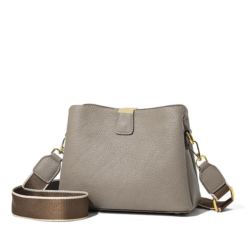 Женские сумки — модные, стильные и простые, сумки-мессенджеры через плечо, сумки-ведра из коровьей кожи. серый
Женские сумки — модные, стильные и простые, сумки-мессенджеры через плечо, сумки-ведра из коровьей кожи. серый