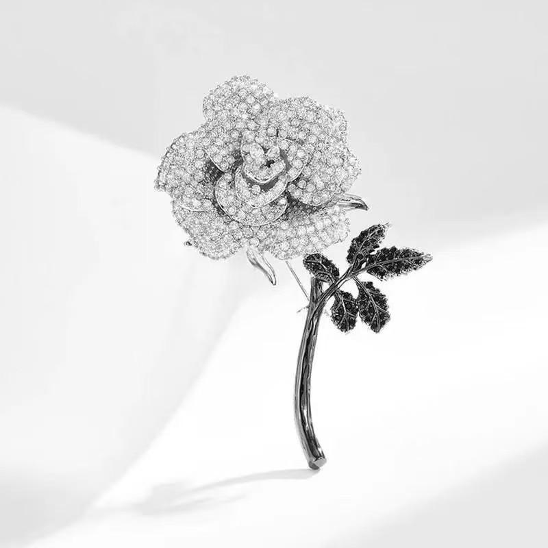 Elegant Full Rhinestone Rose Flower Brooches for Women Delicate Design Plant Corsage Pins Wedding Jewelry Accessories Gifts
Elegant Full Rhinestone Rose Flower Brooches for Women Delicate Design Plant Corsage Pins Wedding Jewelry Accessories Gifts