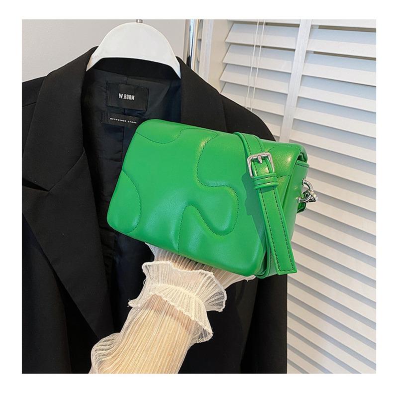 High-end niche bag women s new trendy versatile messenger bag fashionable retro small square bag
High-end niche bag women s new trendy versatile messenger bag fashionable retro small square bag