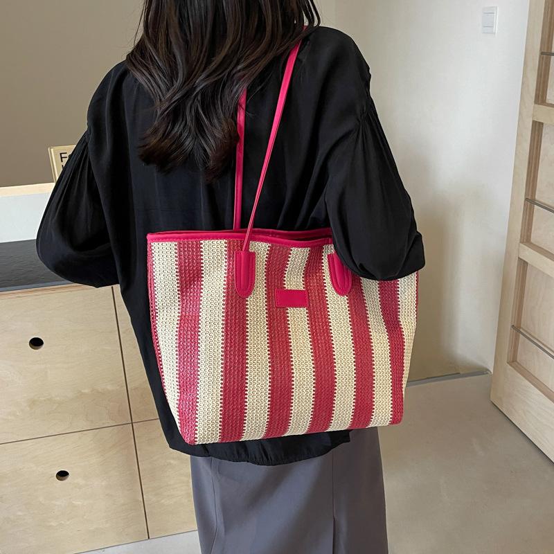 New large-capacity fashionable and simple bag temperament striped shoulder women s bag foreign style versatile trend tote bag хакі
New large-capacity fashionable and simple bag temperament striped shoulder women s bag foreign style versatile trend tote bag хакі