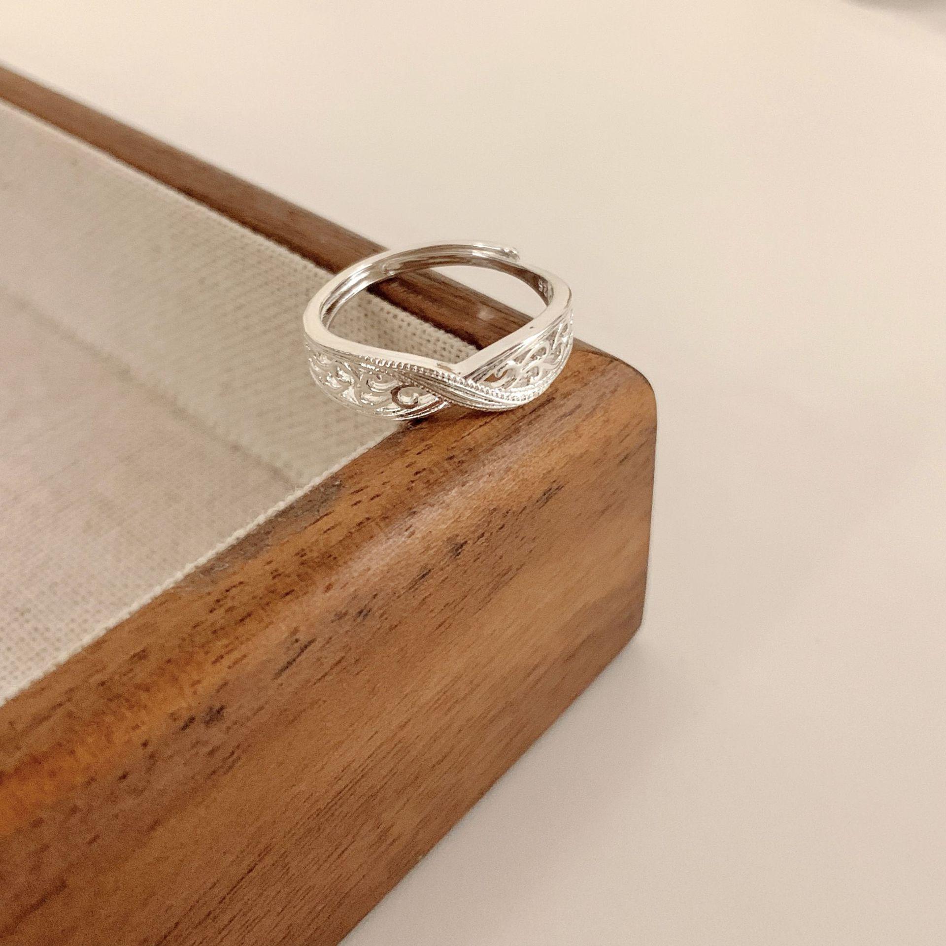 Elegant Möbius Floral Open Ring - Versatile Geometric Design for Women Adjustable Open End
Elegant Möbius Floral Open Ring - Versatile Geometric Design for Women Adjustable Open End