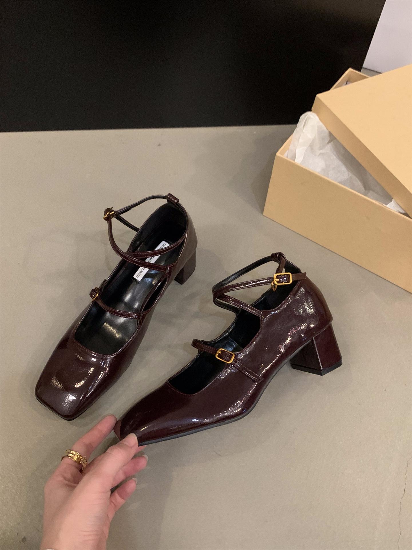 Туфли Мэри Джейн на грубом каблуке, черные, квадратные, женские туфли 2025 года, новые, весна-осень-зима, темпераментные, высокие каблуки, вечерние туфли 39 темно-коричневого
Туфли Мэри Джейн на грубом каблуке, черные, квадратные, женские туфли 2025 года, новые, весна-осень-зима, темпераментные, высокие каблуки, вечерние туфли 39 темно-коричневого