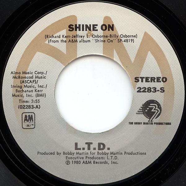 7inch Record L.T.D. - Shine On / Love Is What You Need 2283S A&M Records 1980 US Soul/Funk Used
7inch Record L.T.D. - Shine On / Love Is What You Need 2283S A&M Records 1980 US Soul/Funk Used