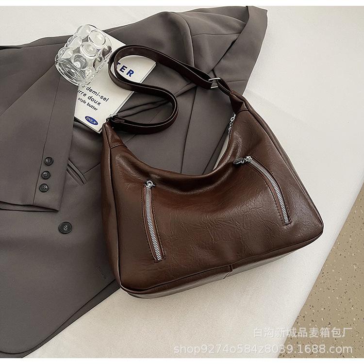 Large capacity retro women s bag 2025 new autumn and winter simple tote bag casual versatile shoulder messenger bag
Large capacity retro women s bag 2025 new autumn and winter simple tote bag casual versatile shoulder messenger bag