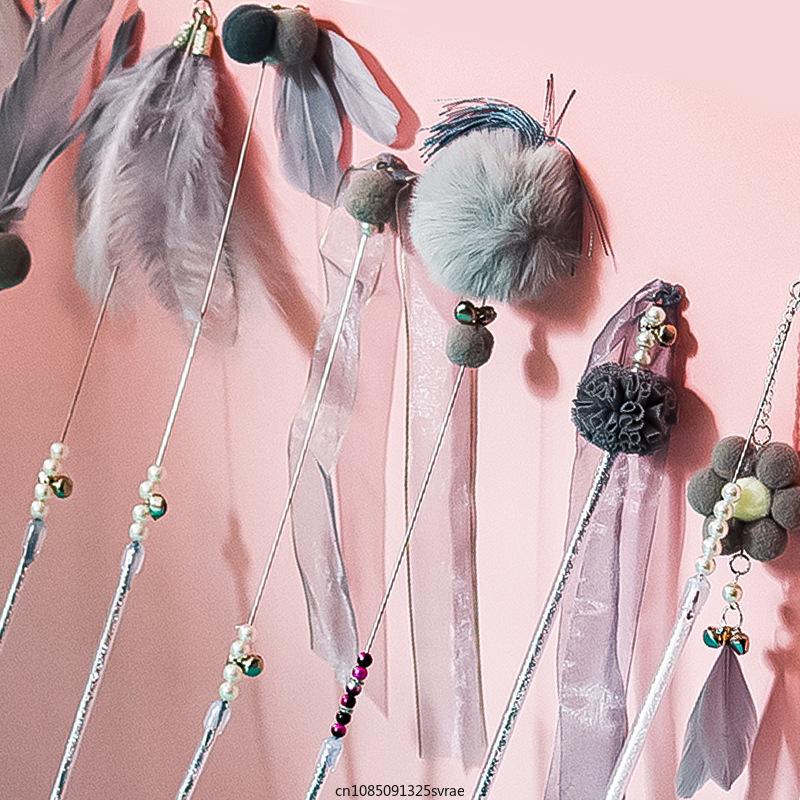 Pet Cat Toys Funny Interactive Cats Stick with Bell Hairy Ball Kitten Toy Sticks with Tassels Bite-resistant Funny Cat Stick серый 
Pet Cat Toys Funny Interactive Cats Stick with Bell Hairy Ball Kitten Toy Sticks with Tassels Bite-resistant Funny Cat Stick серый