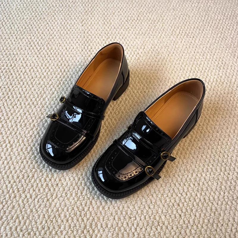 Carved belt buckle low heel women s spring new round head small leather shoes one pedal single shoes 35 чорний
Carved belt buckle low heel women s spring new round head small leather shoes one pedal single shoes 35 чорний