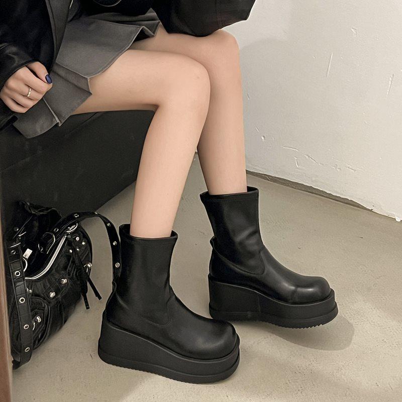 Autumn boots, thick-soled Martin boots, retro and versatile temperament, new short boots for women, small men, 2025, looking thinner and taller 40
Autumn boots, thick-soled Martin boots, retro and versatile temperament, new short boots for women, small men, 2025, looking thinner and taller 40