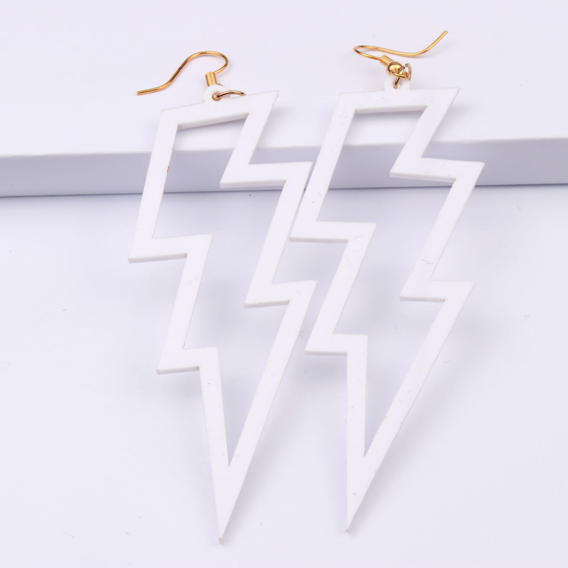 Акриловые неоновые висячие серьги женские преувеличенные ретро флуоресцентные зеленые молнии эффектные длинные серьги барные вечерние украшения
Акриловые неоновые висячие серьги женские преувеличенные ретро флуоресцентные зеленые молнии эффектные длинные серьги барные вечерние украшения