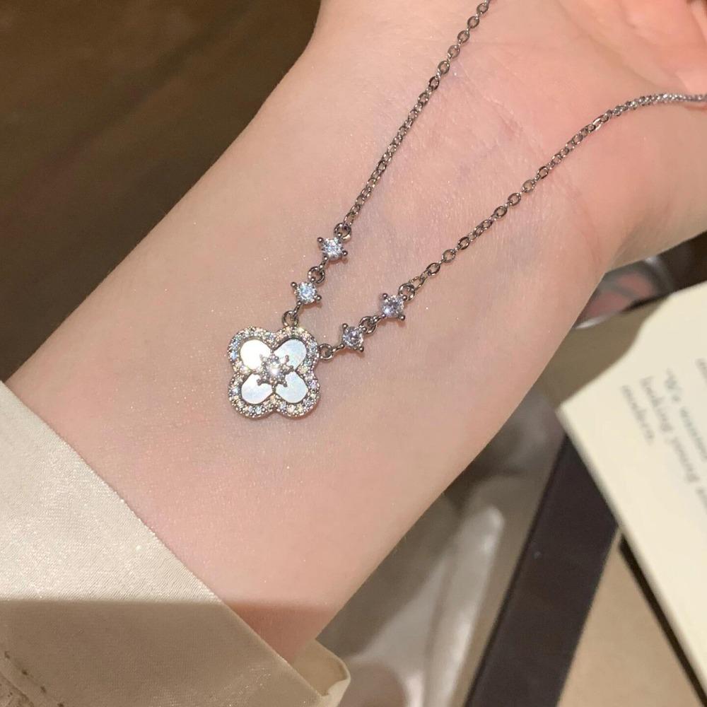 Four-leaf Clover Necklace for Women Fashionable and Luxurious Design Collarbone Chain Trendy and Sophisticated Neck Chain
Four-leaf Clover Necklace for Women Fashionable and Luxurious Design Collarbone Chain Trendy and Sophisticated Neck Chain