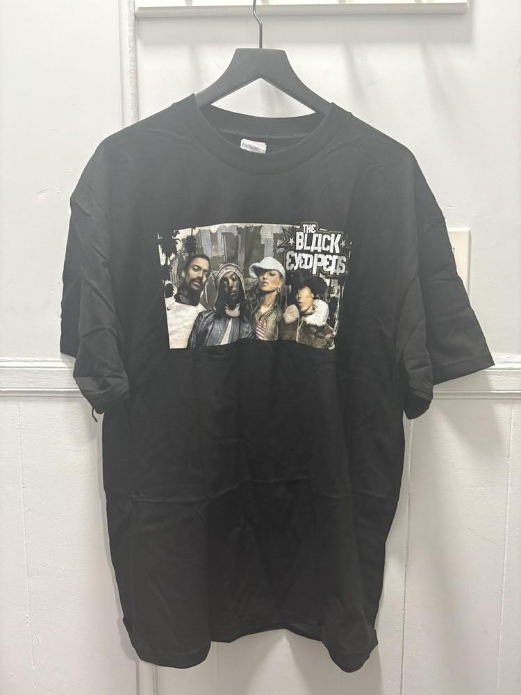 Vintage Black Eyed Peas Shirt Mens XL Black Hip Hop Rap Band Graphic Tee 2003 Unisex T-Shirt XXXXL
Vintage Black Eyed Peas Shirt Mens XL Black Hip Hop Rap Band Graphic Tee 2003 Unisex T-Shirt XXXXL