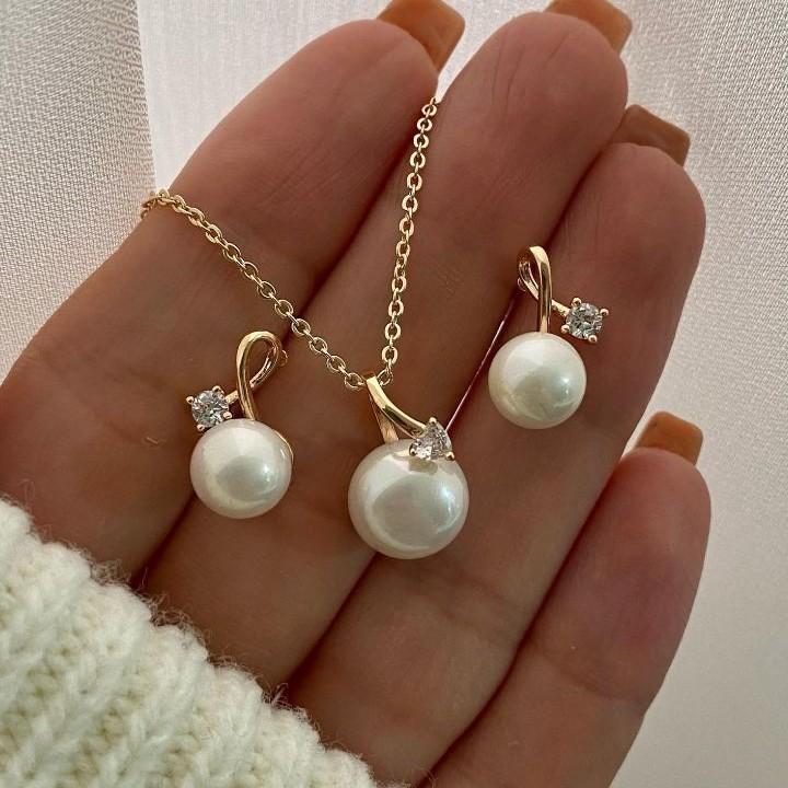 Fashion ins imitation pearl necklace set, European and American light luxury high-end sense simple temperament niche diamond ear jewelry women
Fashion ins imitation pearl necklace set, European and American light luxury high-end sense simple temperament niche diamond ear jewelry women