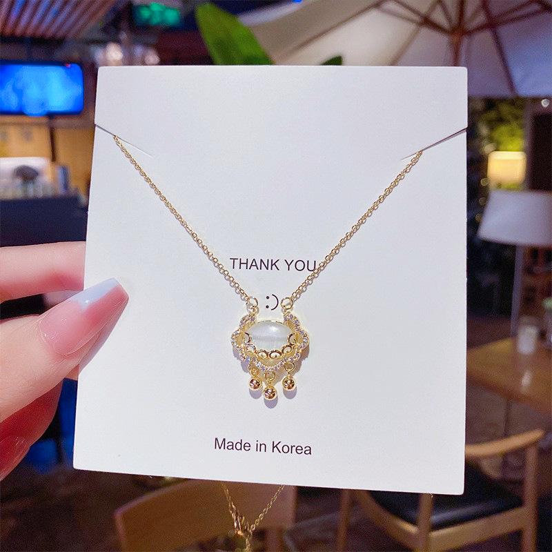 Ruyi Cloud Peace Lock Necklace: Trendy Women s Hip-Hop Longevity Pendant, Light Luxury Clavicle Chain
Ruyi Cloud Peace Lock Necklace: Trendy Women s Hip-Hop Longevity Pendant, Light Luxury Clavicle Chain