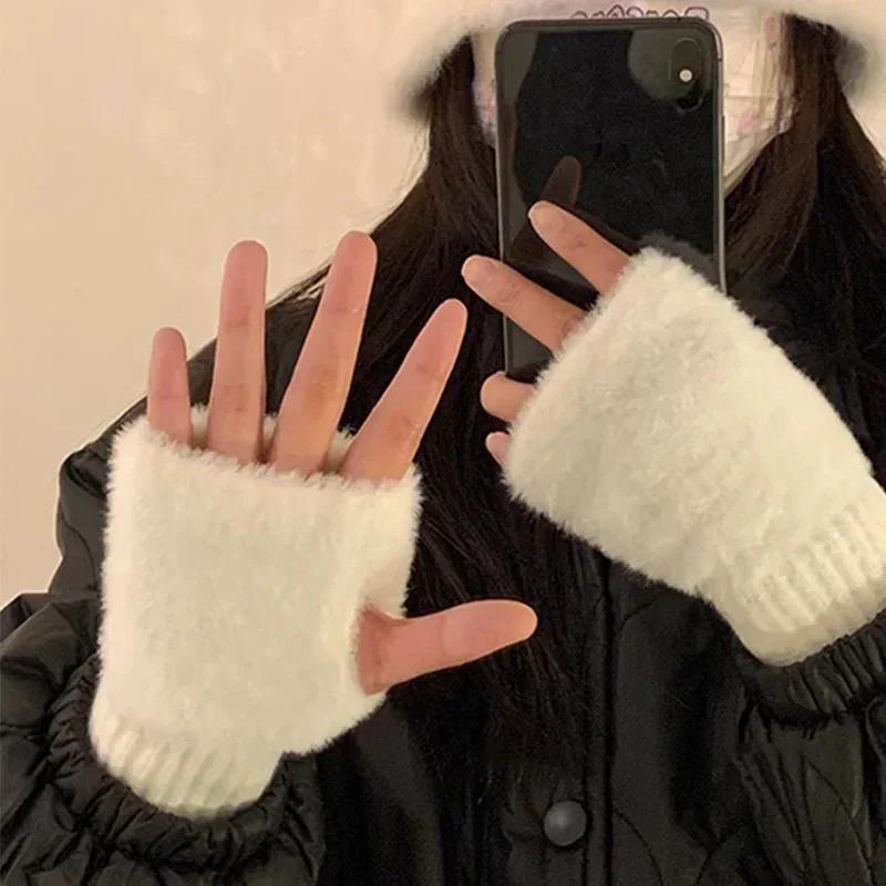 Soft Winter Half Finger Mink Fleece Gloves Women Warm Luxury Solid White Plush Knitted Fingerless Gloves Wrist Mittens Writting хакі
Soft Winter Half Finger Mink Fleece Gloves Women Warm Luxury Solid White Plush Knitted Fingerless Gloves Wrist Mittens Writting хакі
